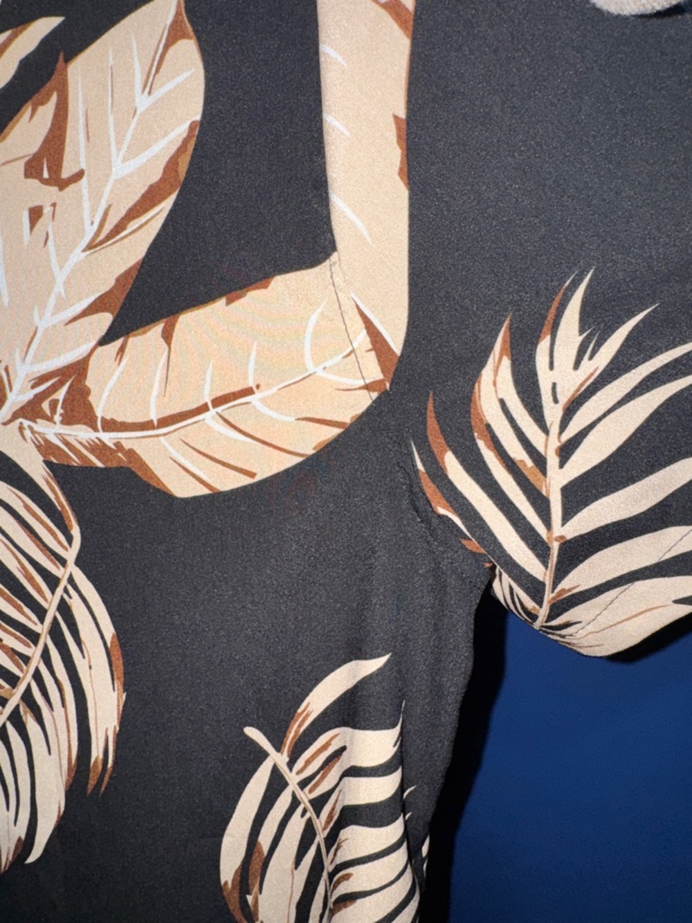Tropical Leaf Print Button Front Shirt β Size Large - Picture 7 of 12